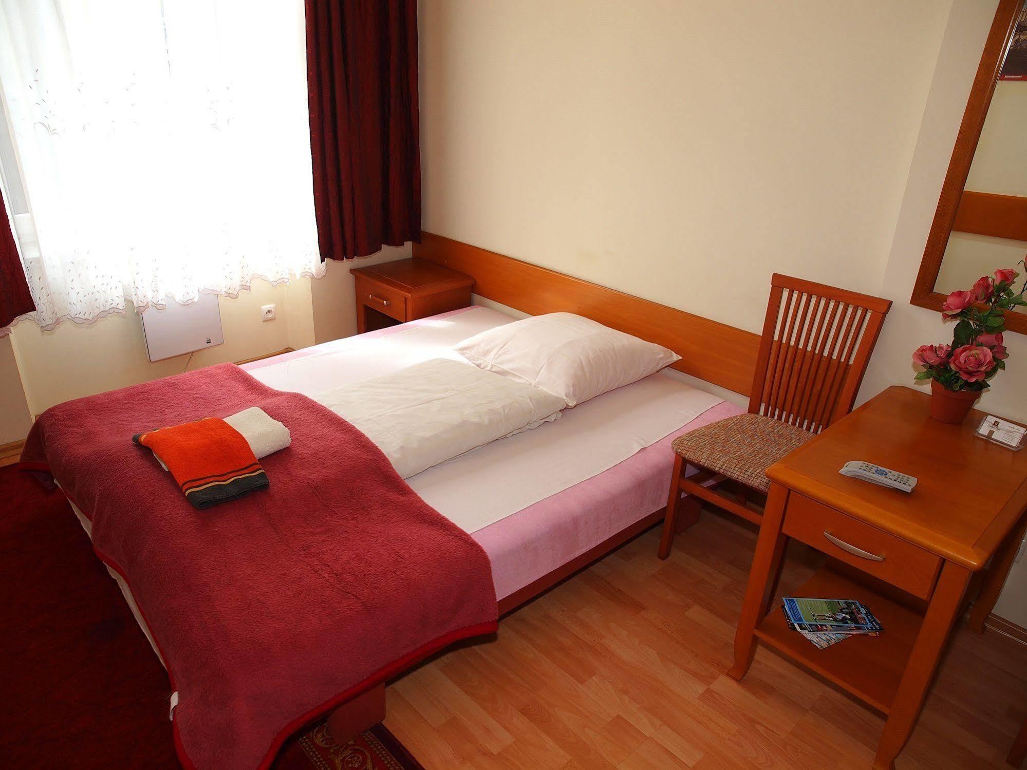 Апарт-готель Golden Lion Guest Szewska 19 3*